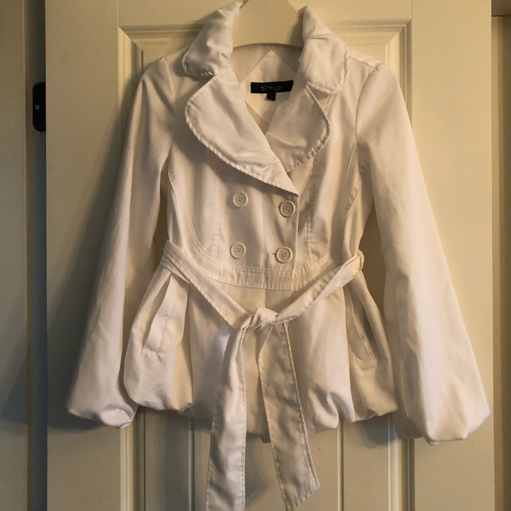 Fun, cute white jacket!